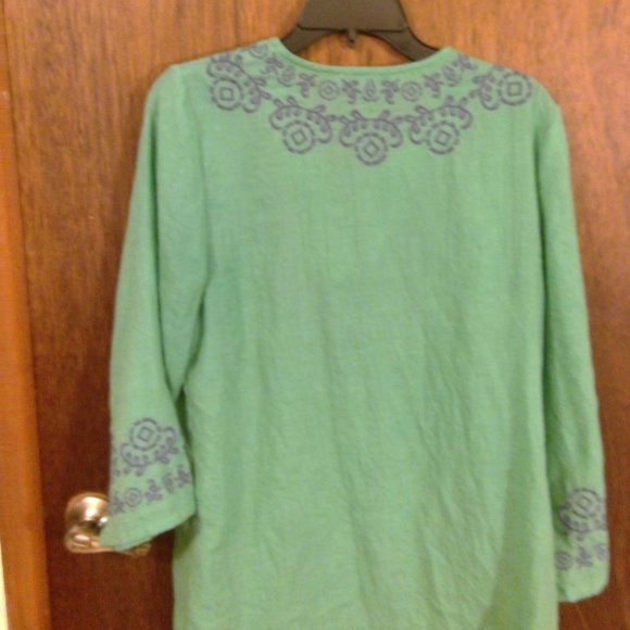 Joy Joy Blouse Green with blue embroidery. - Picture 3 of 3